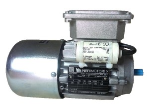 AM009